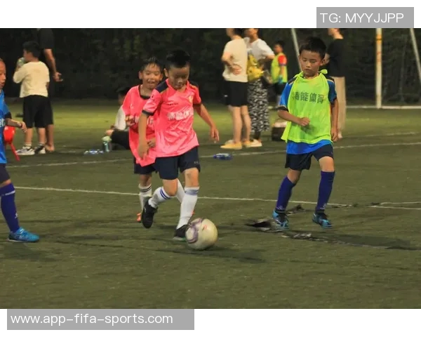 孩子们的足球梦想与成长之路:一段关于友谊与拼搏的故事 孩子们的足球梦想与成长之路:一段关于友谊与拼搏的故事